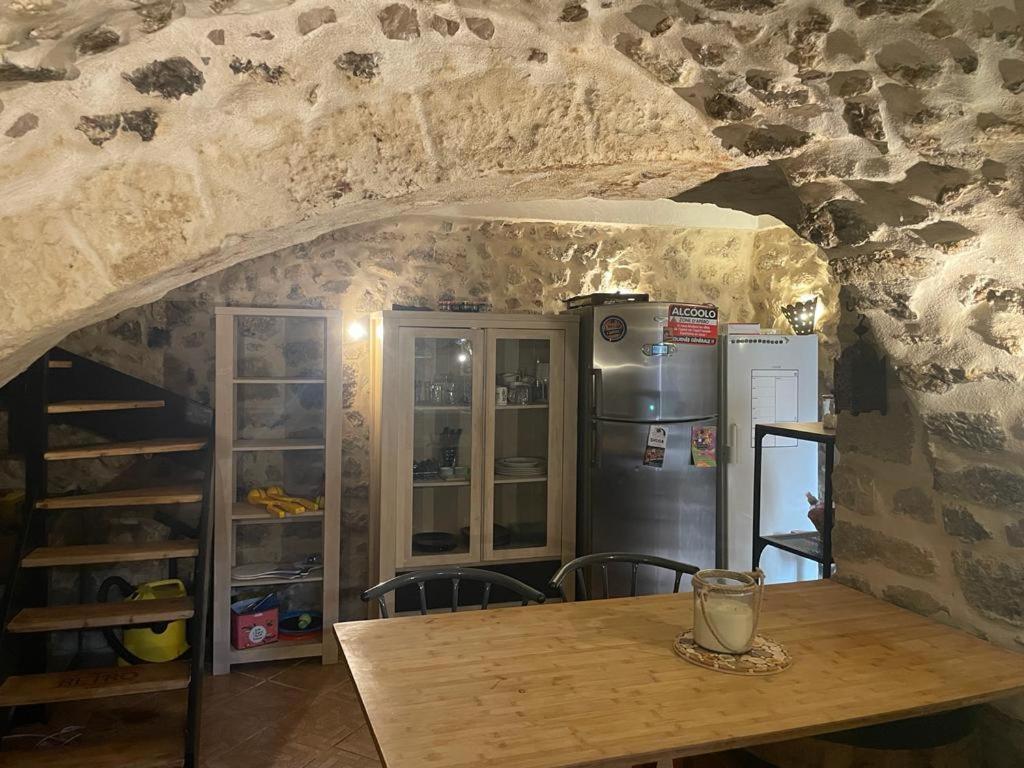 Typique Maison De Village Peille Exterior foto